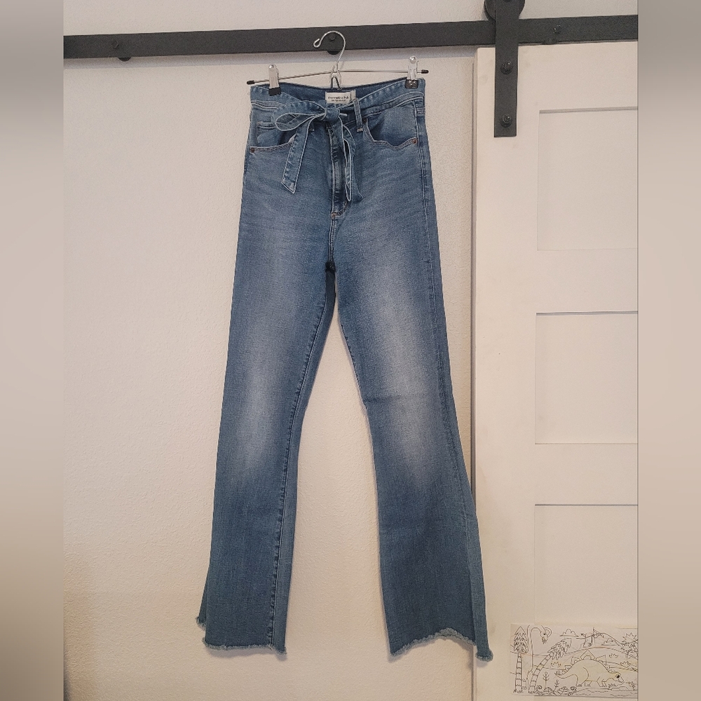 Abercrombie & Fitch Ultra High Rise Flare Jeans Women's Size 28/6R